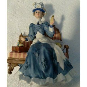VINTAGE AVON **Mrs. P.F.E. Albee  Award 1992**Porcelain Figurine